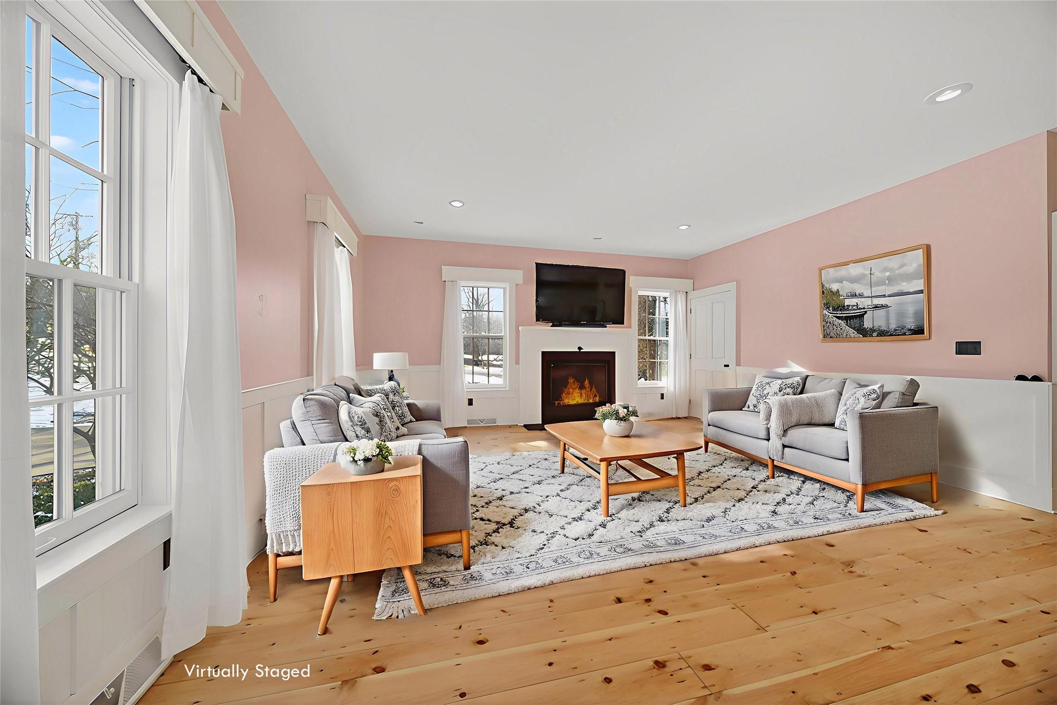 Image 3: Family room