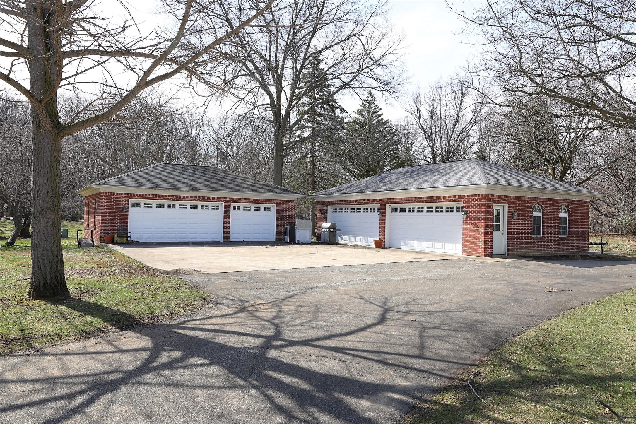 Image 4: Detached Garages