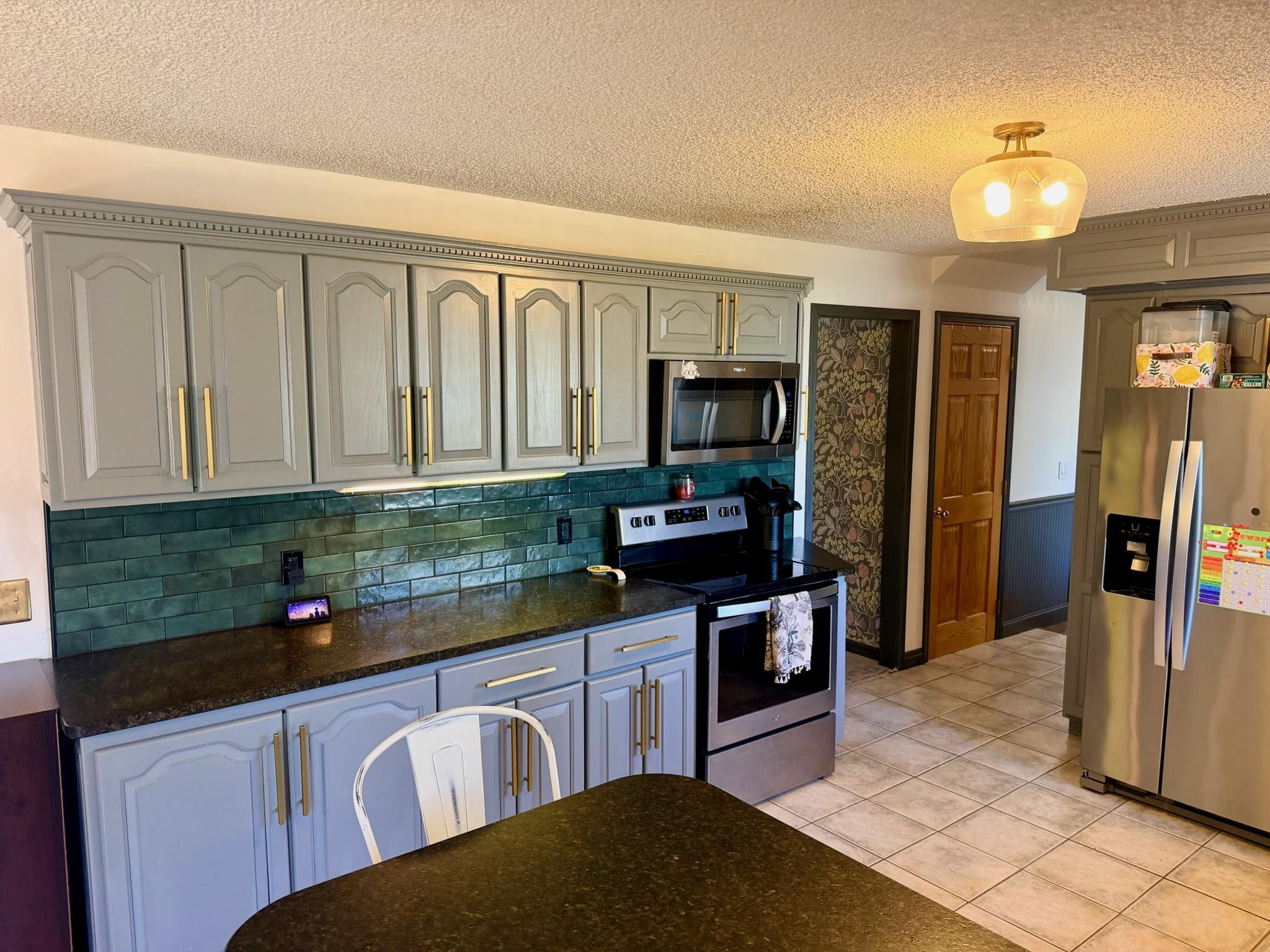 Image 3: Kitchen