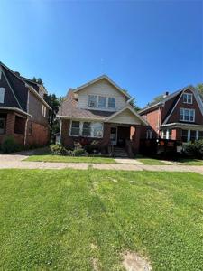 1152 W 6TH Street