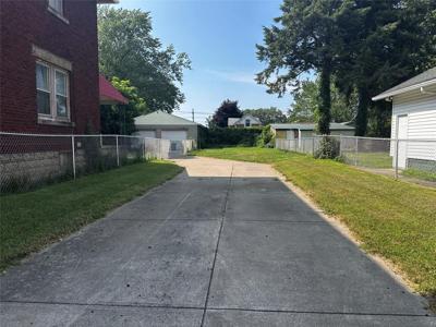 528 W 3RD Street