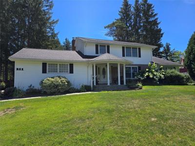 211 FAIRWAY Drive