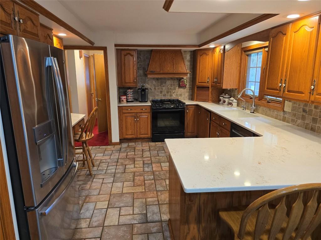 Image 3: Kitchen