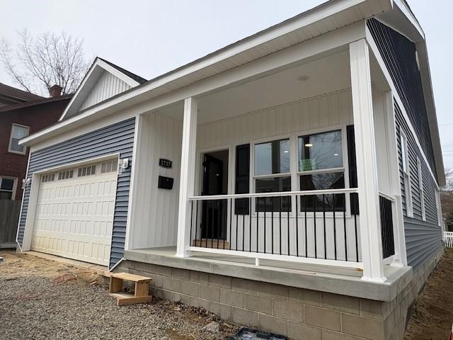 Image 2: Nifty railings on front porch.
