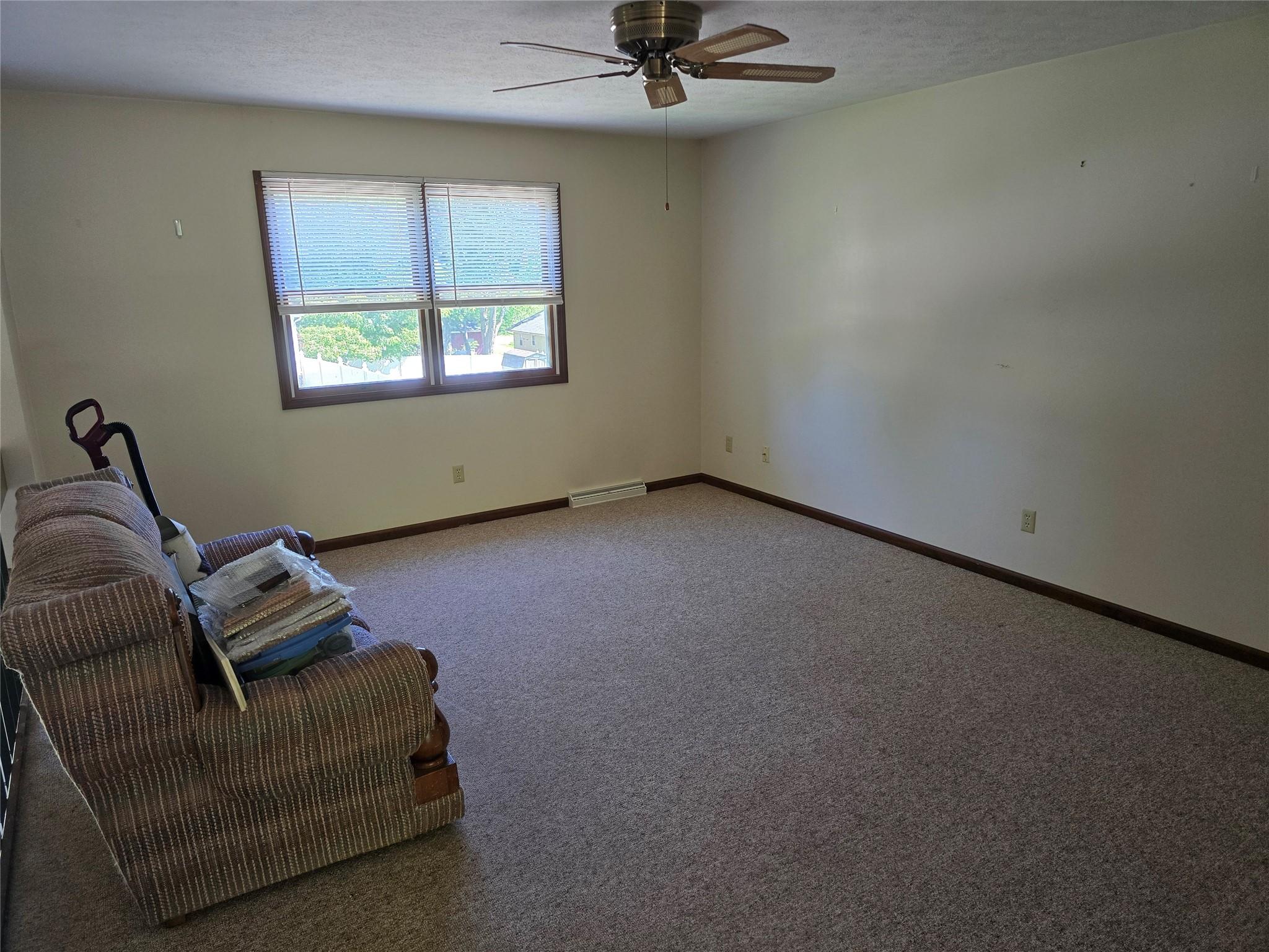 Image 3: Living room