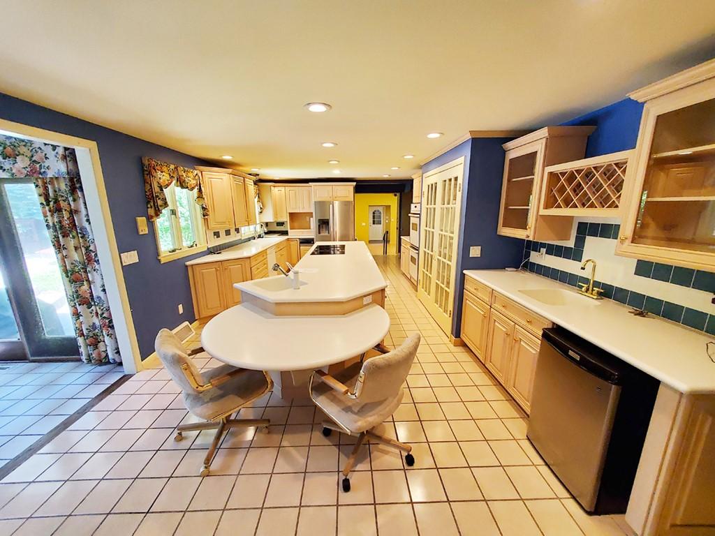 Image 3: Kitchen