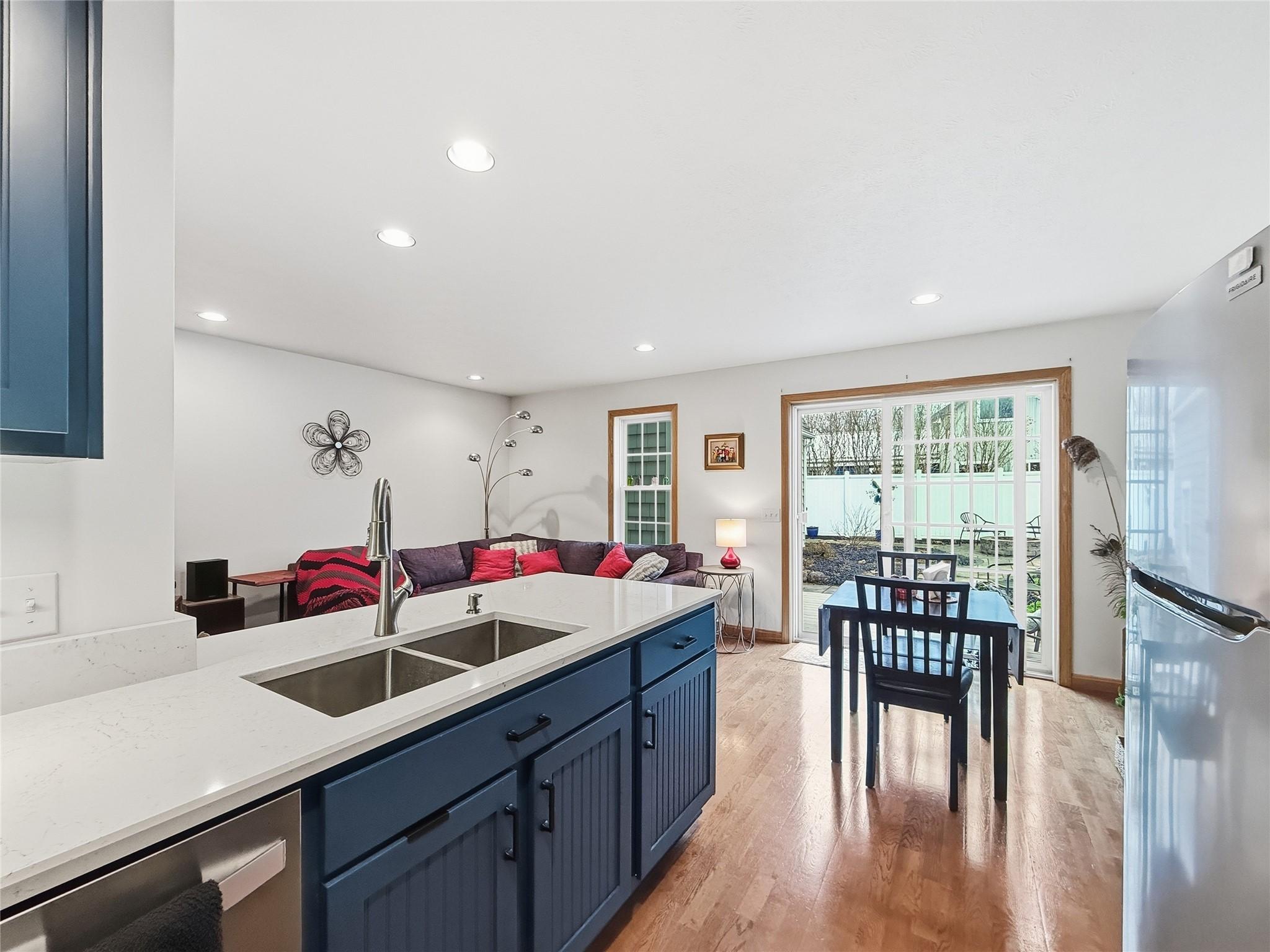Image 4: Kitchen