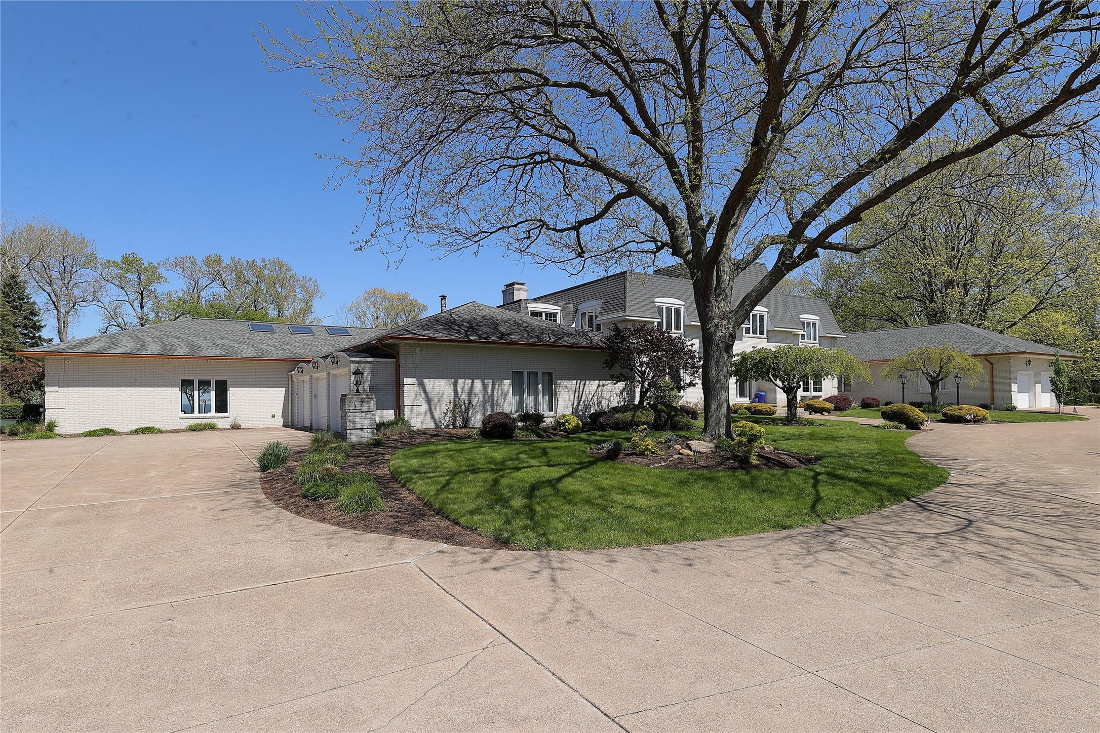 Image 4: Five Car Garages