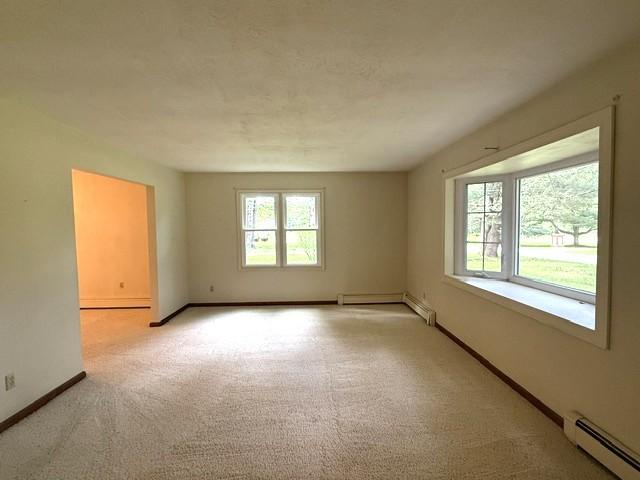 Image 3: Living Room - 17' x 13', Spacious