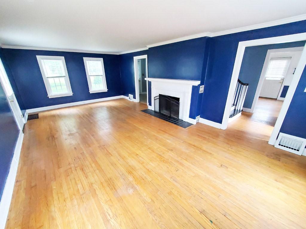 Image 2: Living Room