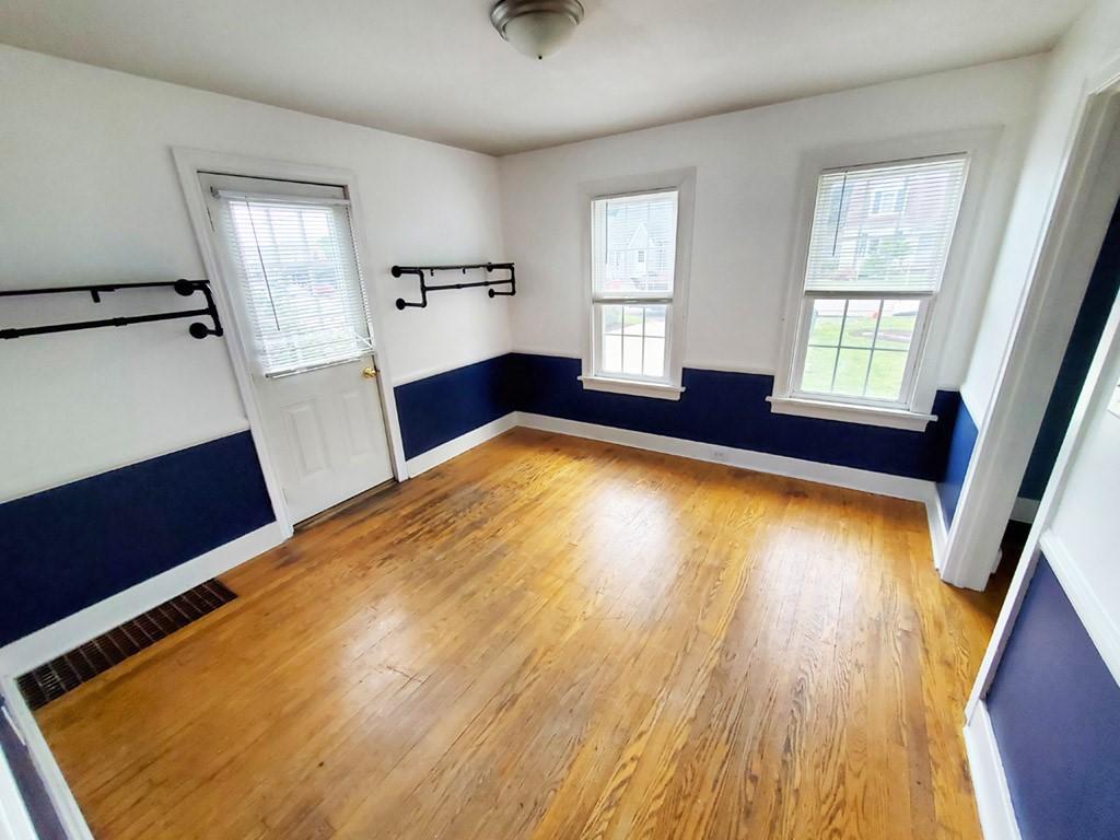 Image 3: Dining Room
