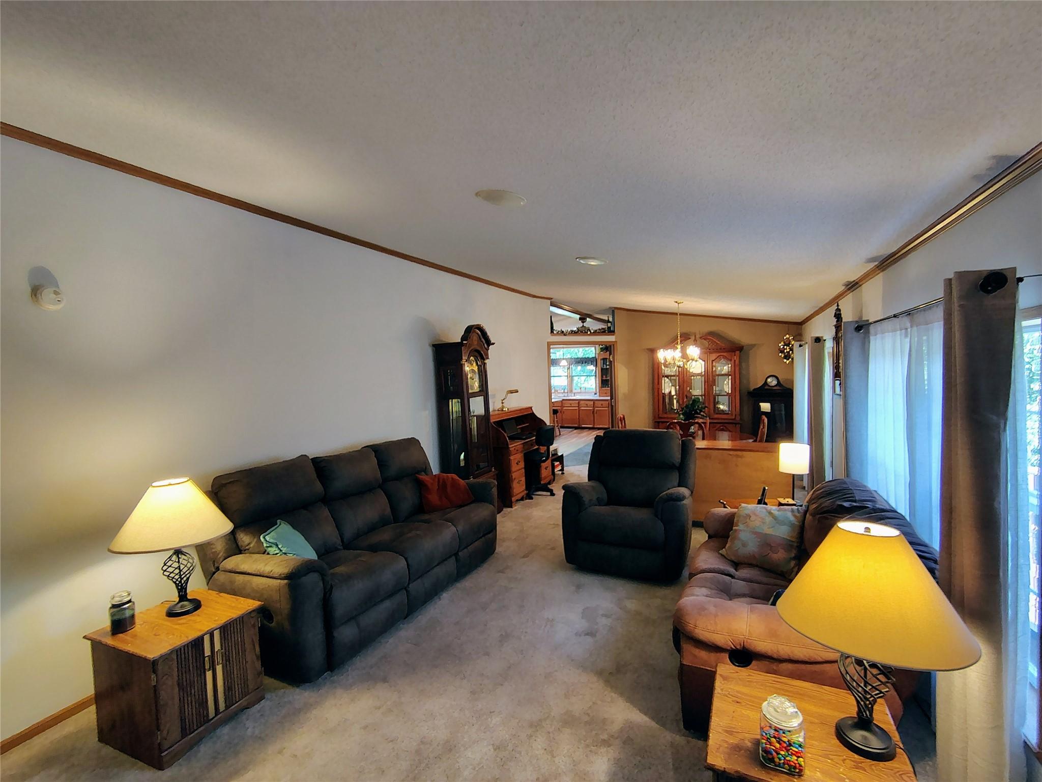 Image 4: Living Room