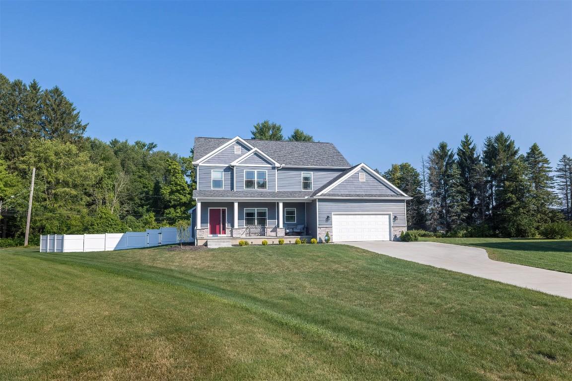 Image 2: Large Front Yard and Driveway