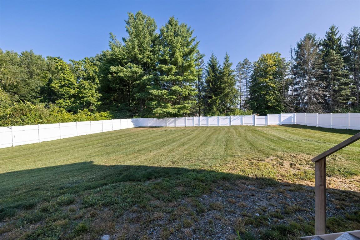 Image 4: Large Fenced In Backyard