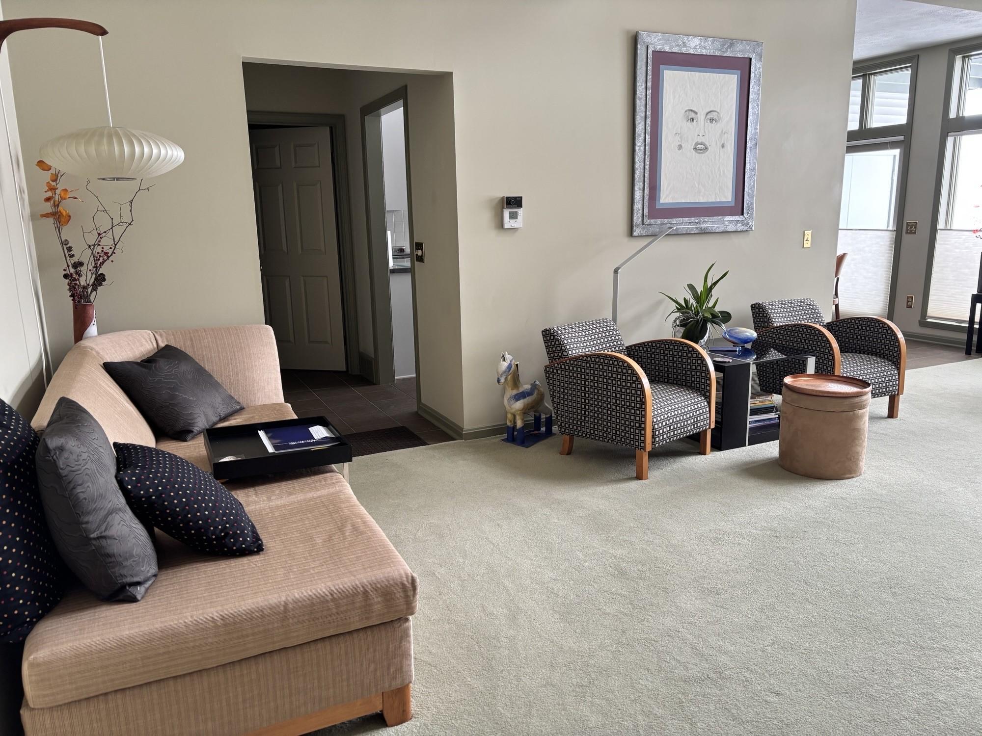 Image 4: Living room