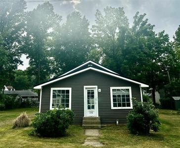 238 BEACHGROVE Drive