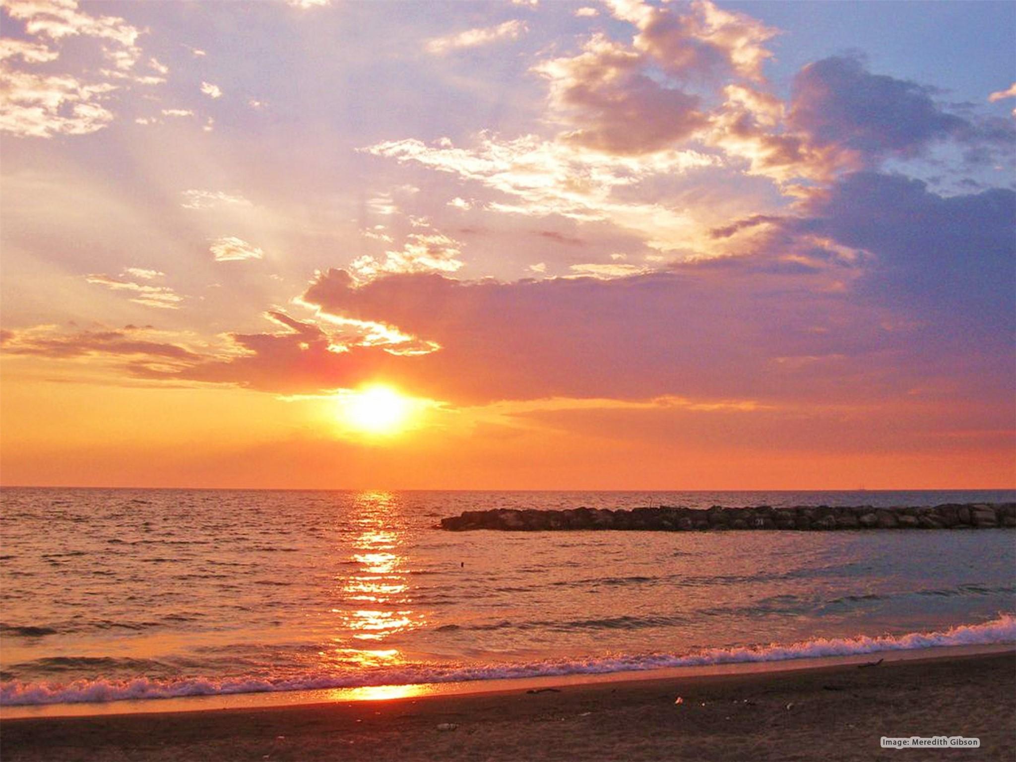 Image 4: World Famous Sunsets From Your Own Home & Beach!