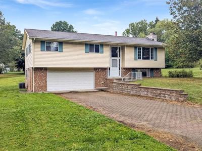209 HILLCREST Drive