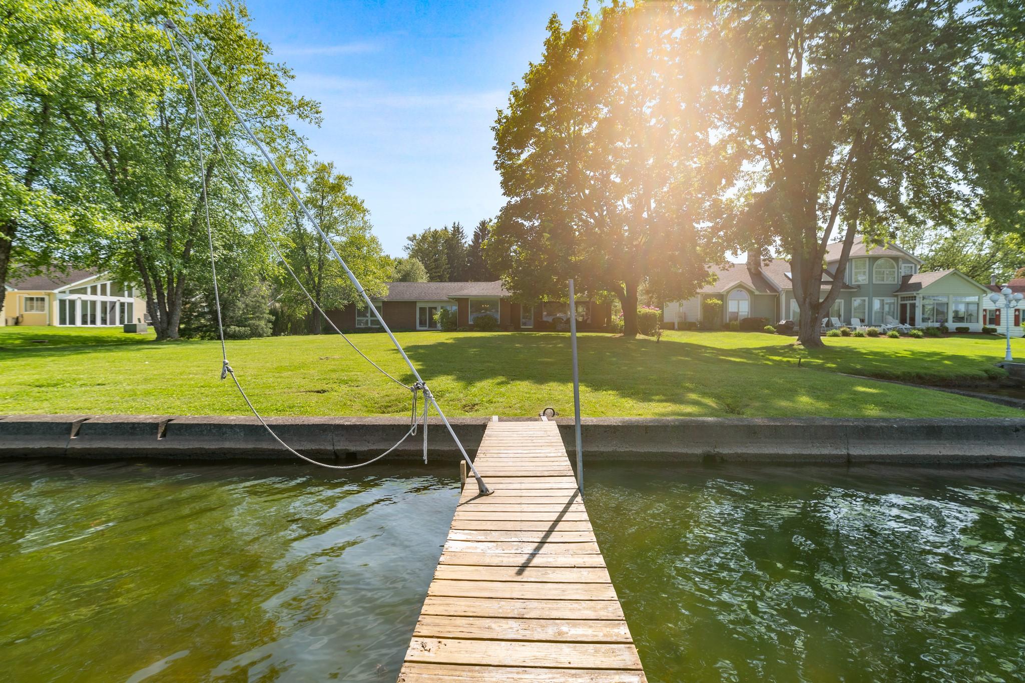 Image 4: Welcome to your Lake Home!