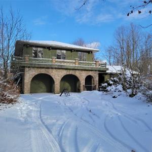 525 BEACH Drive