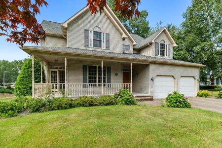 122 OAK TREE Court