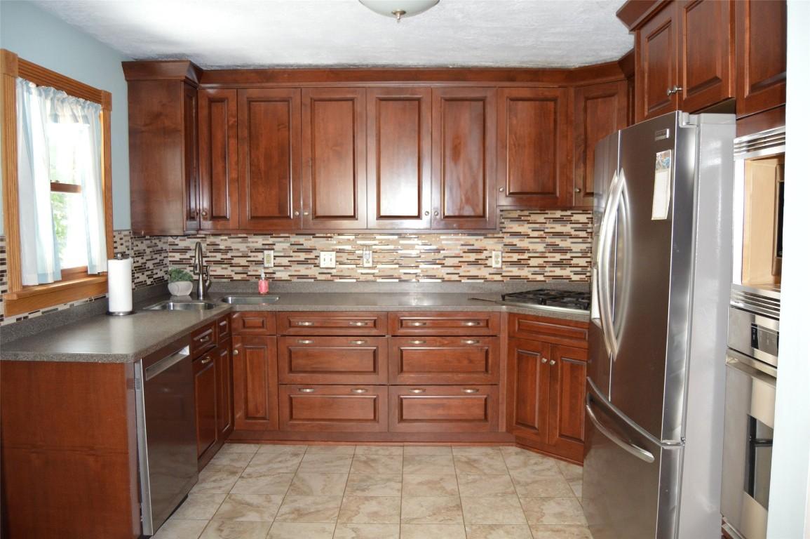 Image 2: Kitchen