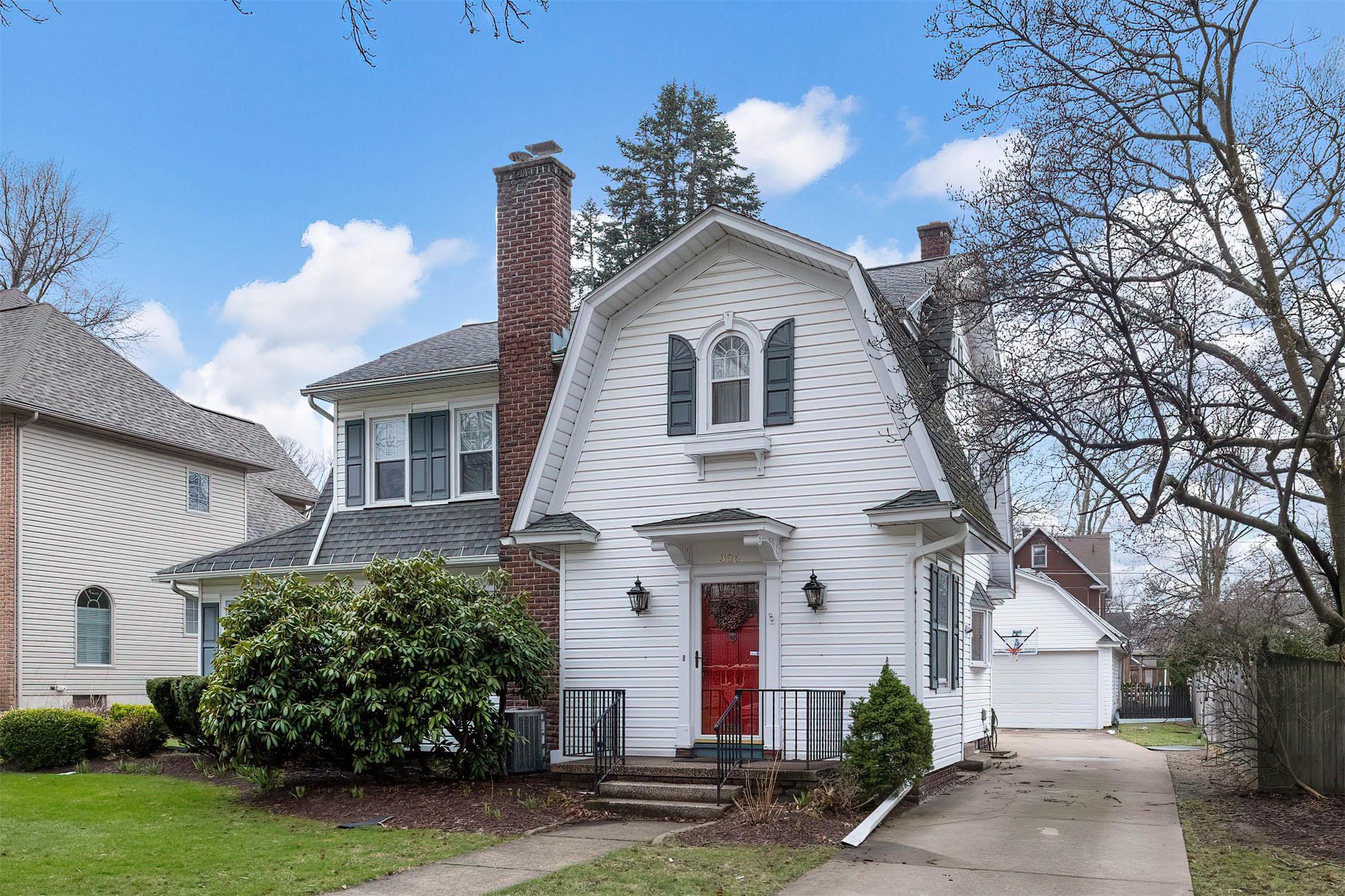 Image 3: Front of House