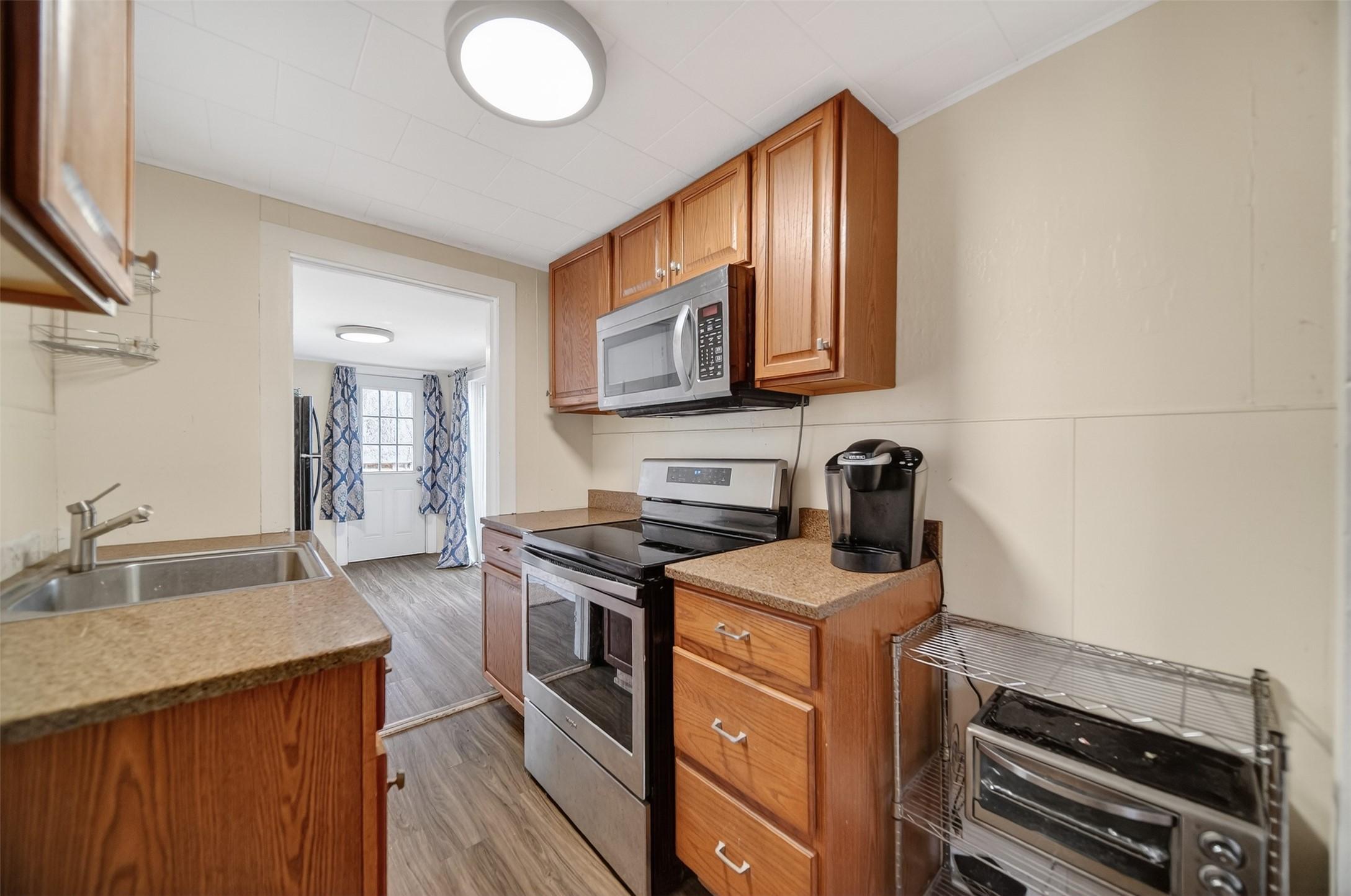 Image 4: Equipped new Oak Kitchen..