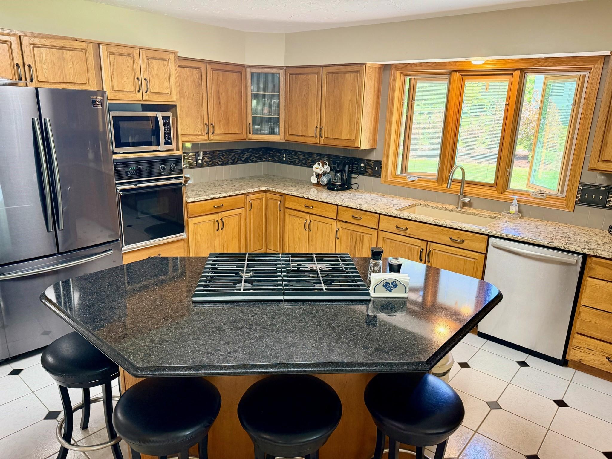 Image 3: Kitchen