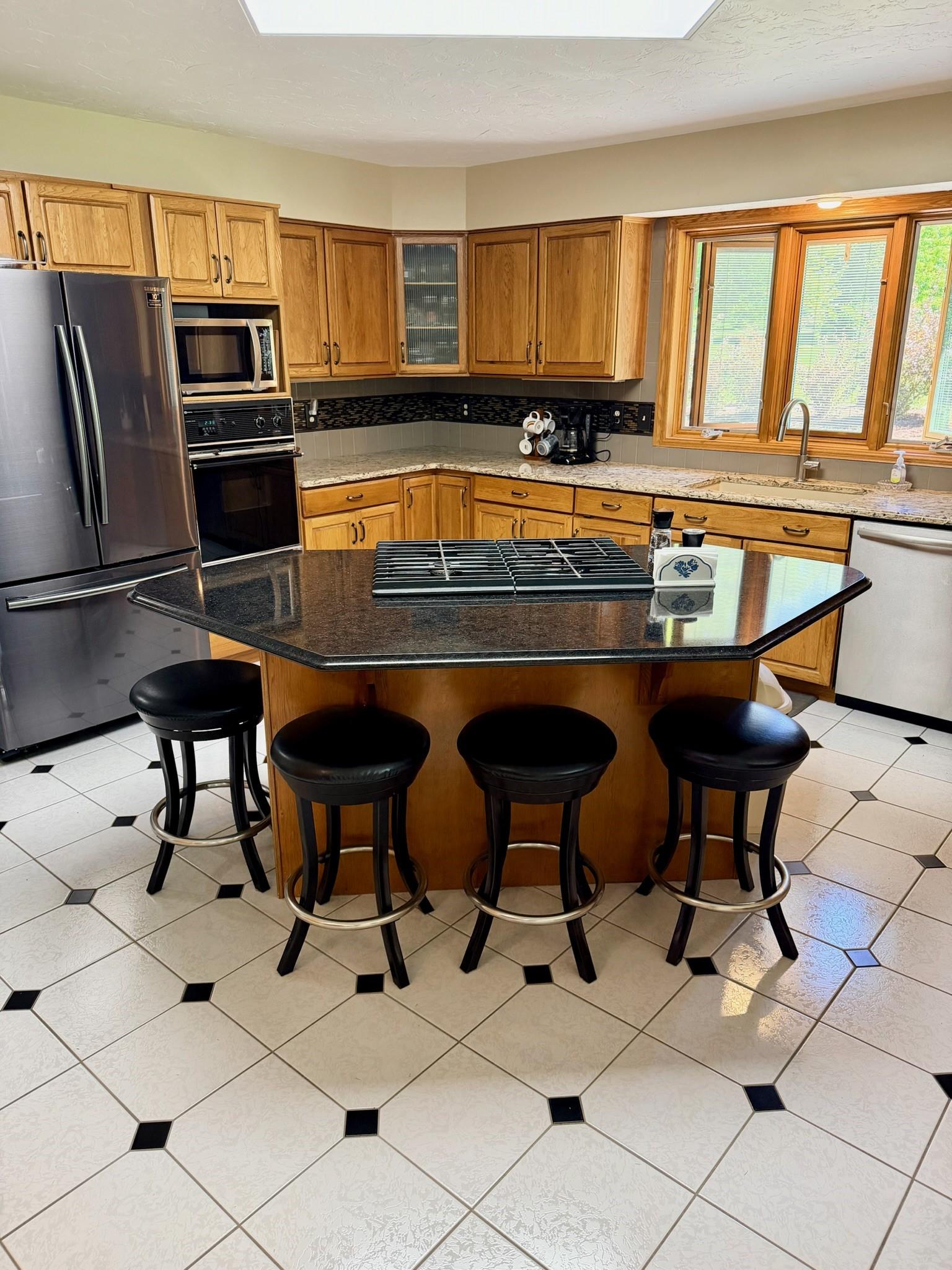 Image 4: Kitchen
