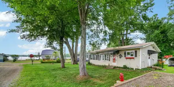 24507 SANDBURG Drive