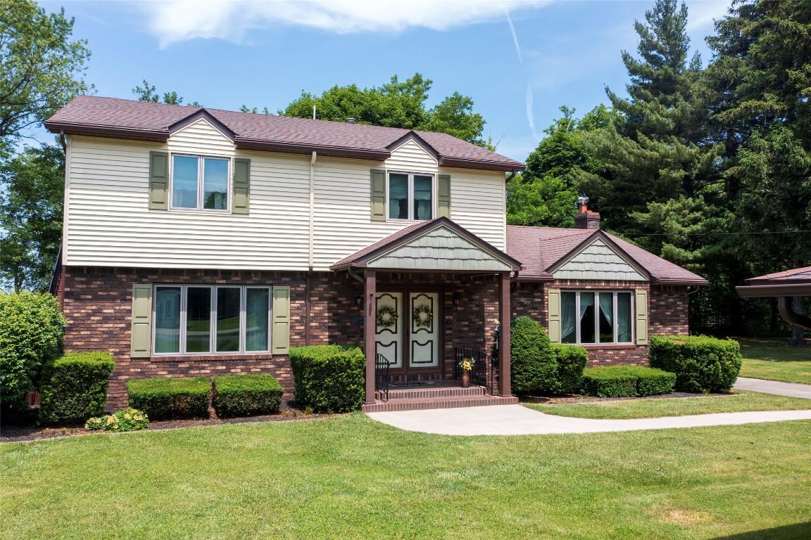 Image 3: One Owner Custom Built Home Shows Pride In Ownersh