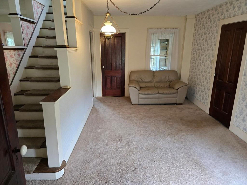 Image 4: living room