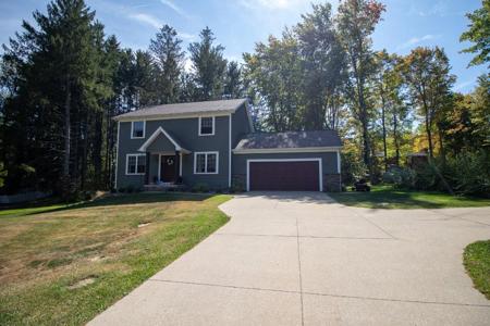 5453 WOODLAWN Drive