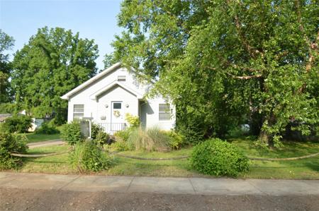 230 BEACHGROVE Drive