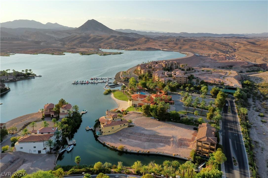 Image 2: WALK minutes to the exclusive South Shore Lake Clu