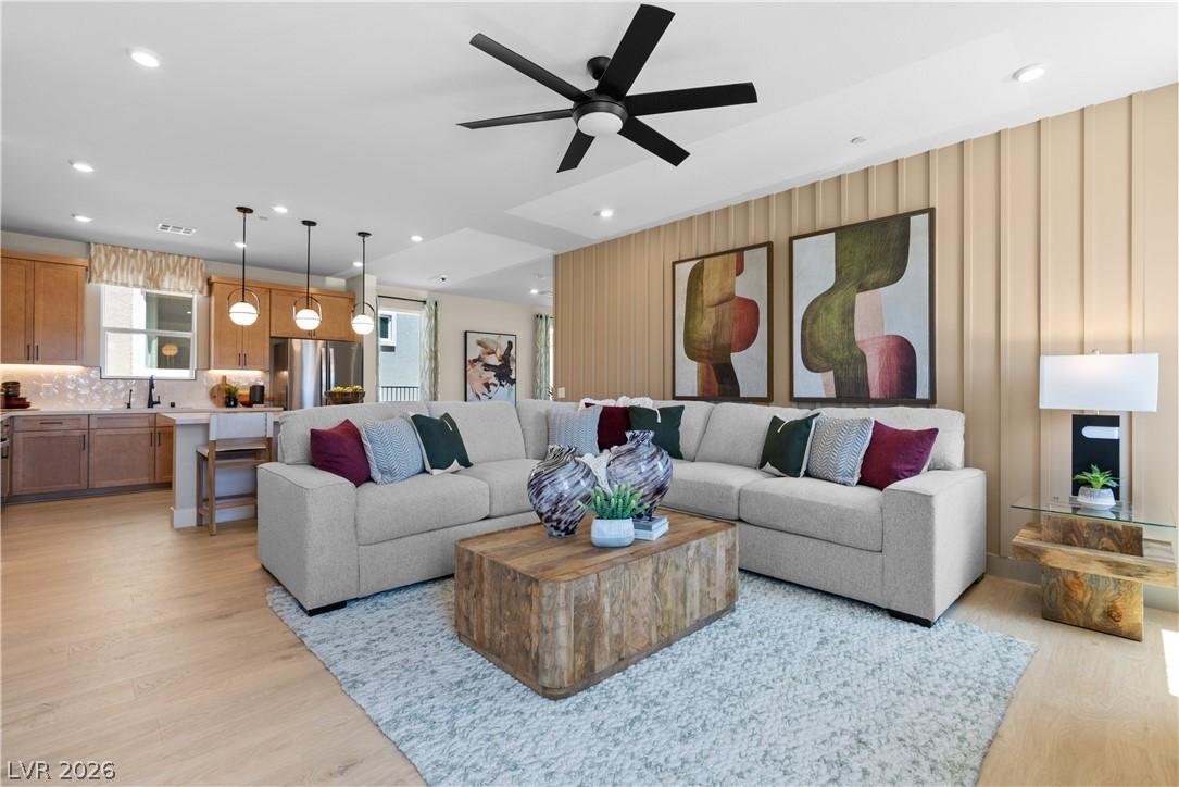 Image 2: Valencia - MODEL HOME PHOTO