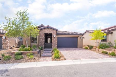 15 Arid Crest Avenue