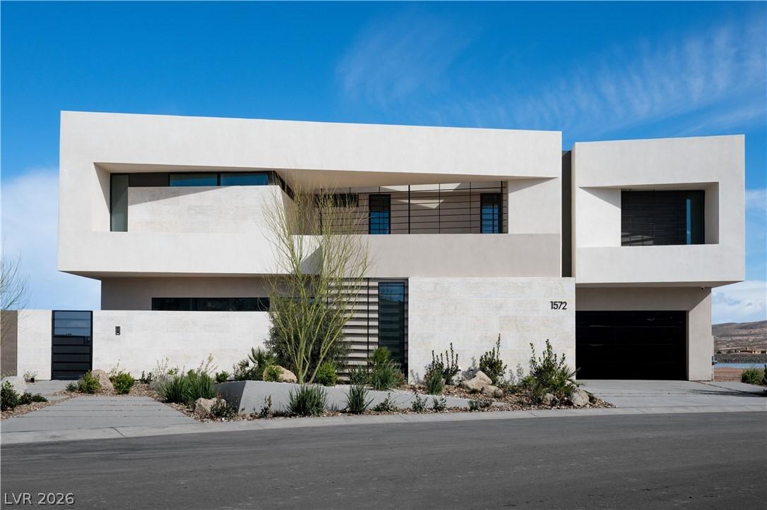 Image 3: Bold, angular architecture defines this modern des