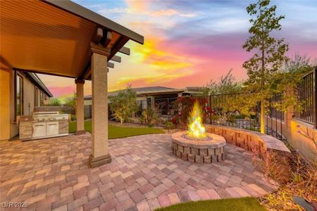 11 Desert Ivy Lane