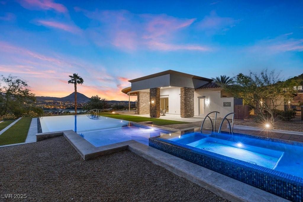 Image 2: Huge 848 sqft pool