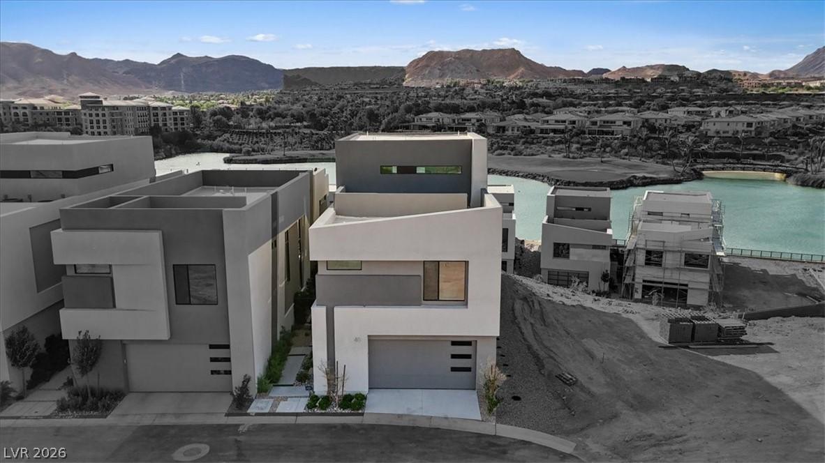 Image 2: No Neighbor to the Right Side of the Home