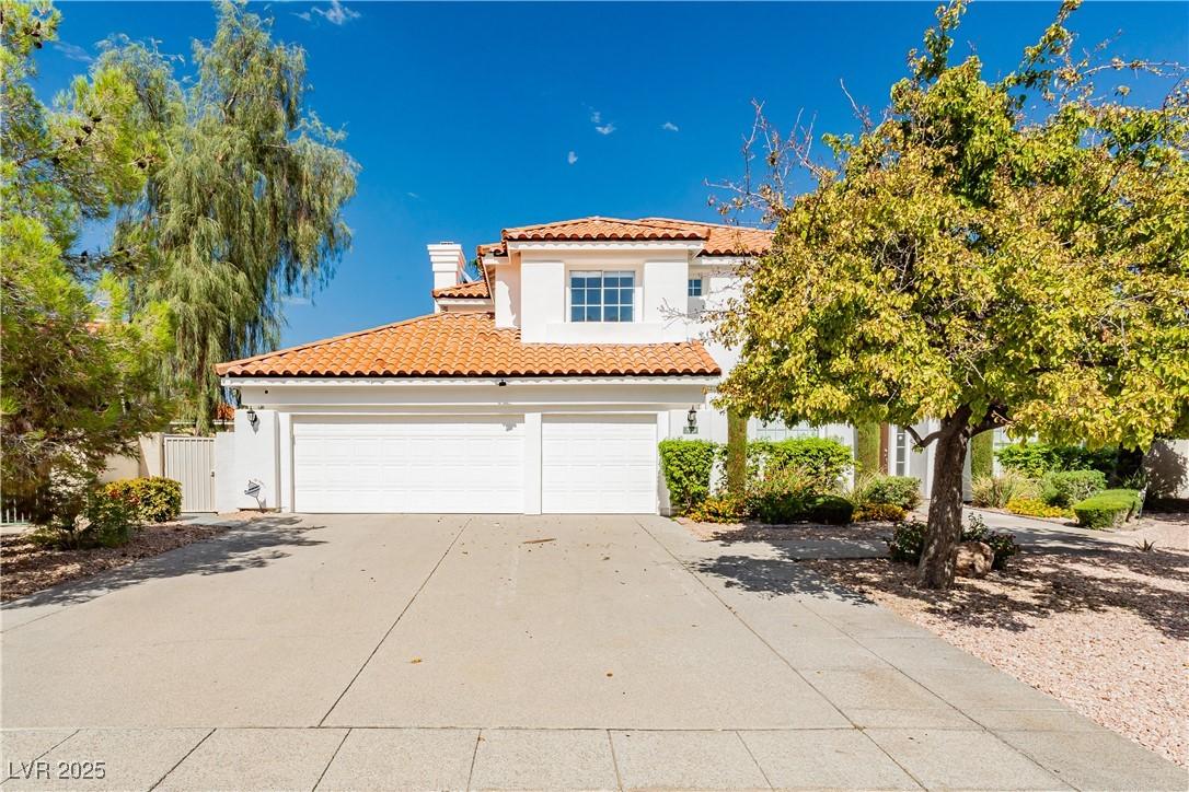 Image 4: Mediterranean / spanish-style house with stucco si