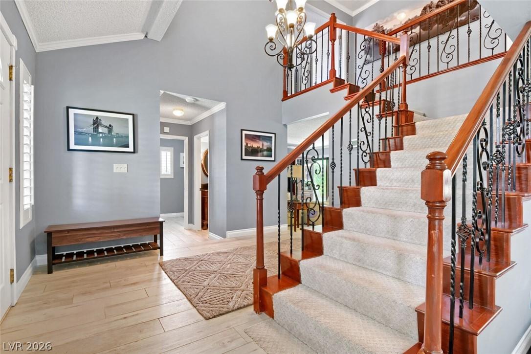 Image 3: Gorgeous staircase!