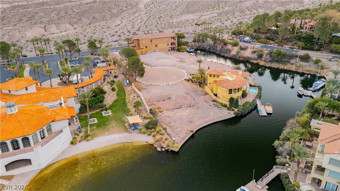 Image 3: A desert oasis with waterfront access and private