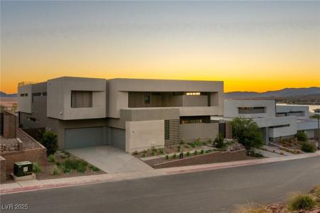 36 Rainbow Point Place