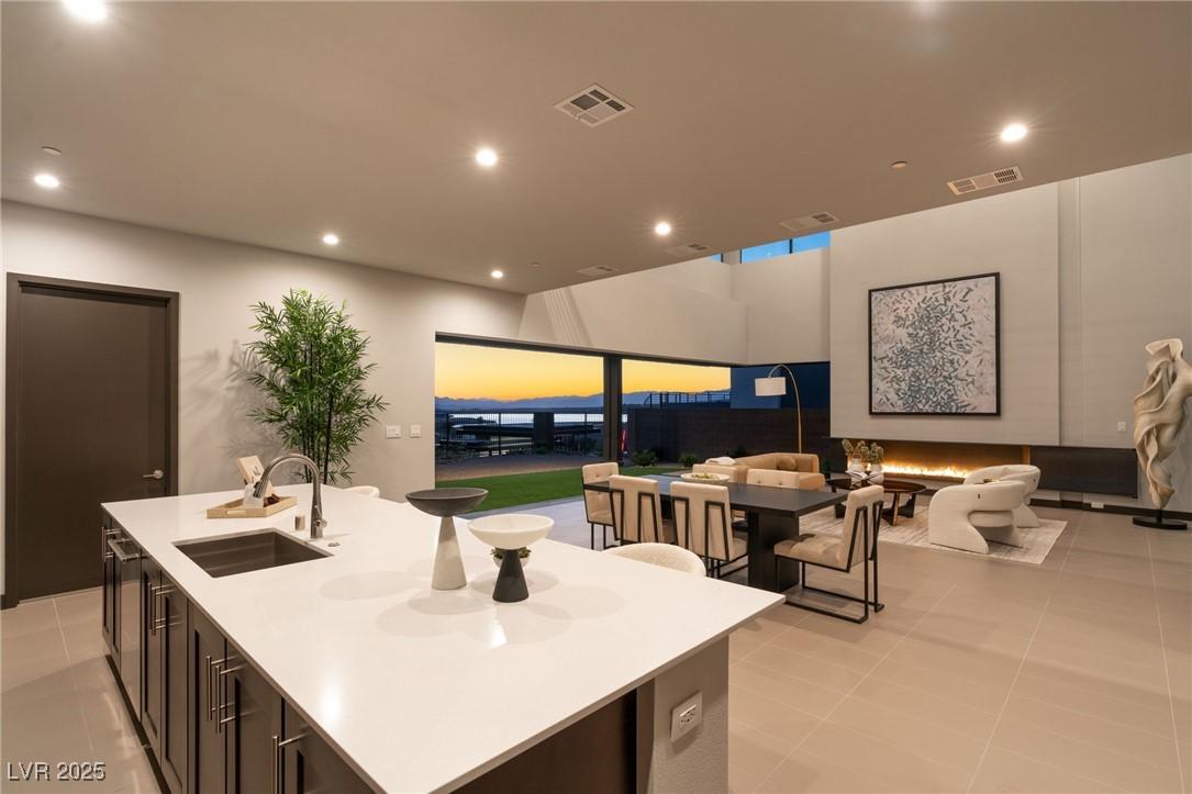 Image 4: Gourmet kitchen with amazing flow into the great r