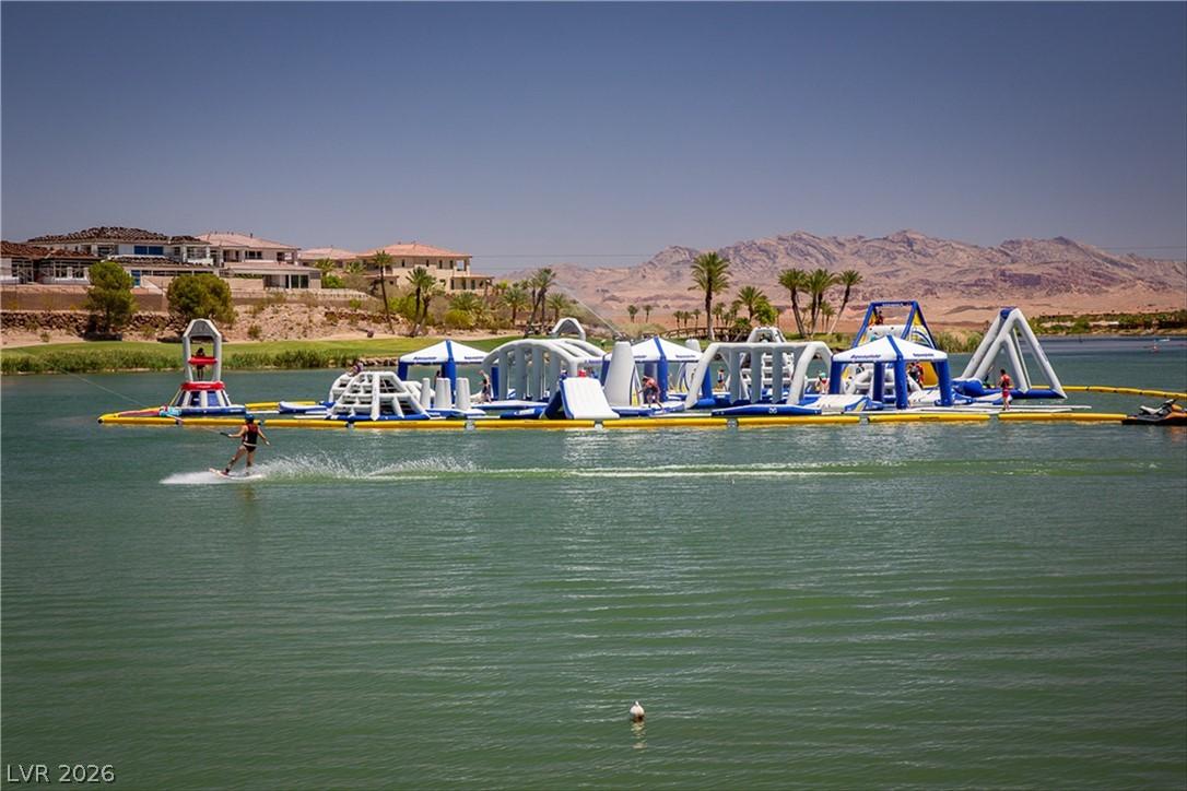 Image 3: Lakeside luxury living with a vibrant water park a