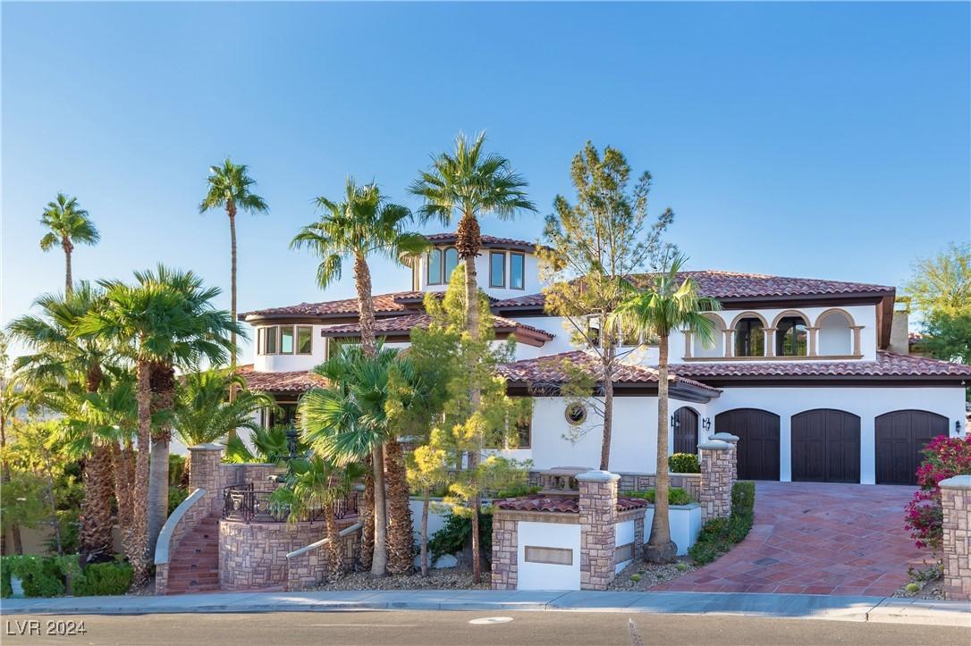 Image 3: One of Kind Estate