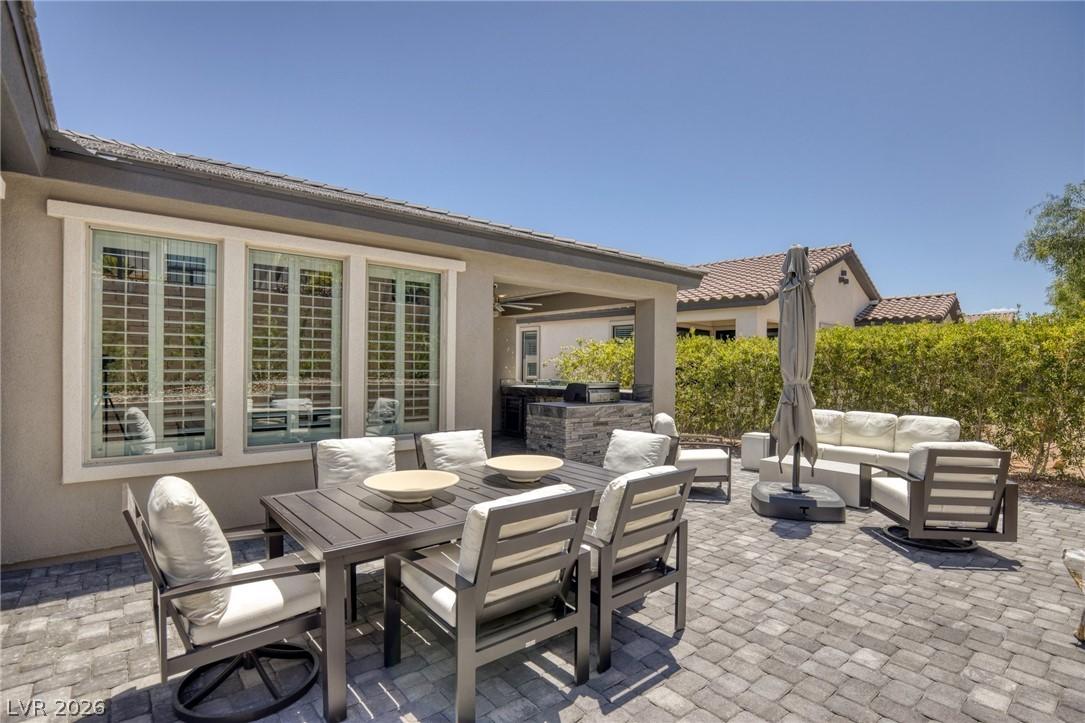 Image 2: Perfect for outdoor dinners and gatherings